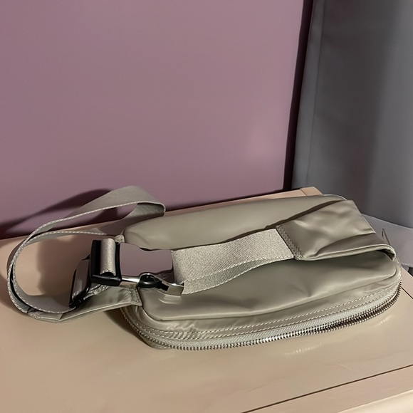 Main Character (Aritzia) Fanny Pack - Picture 3 of 3